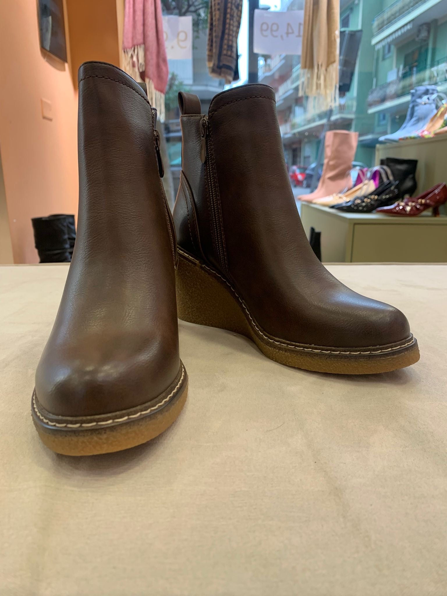 Stivaletto zeppa 2525