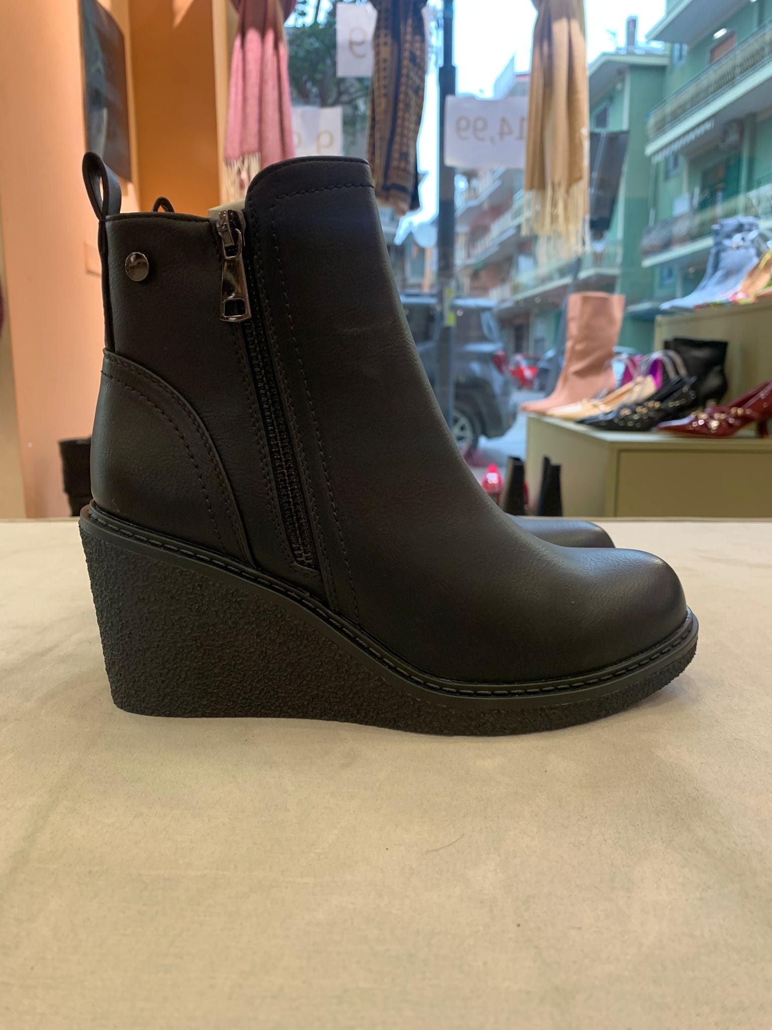 Stivaletto zeppa 2525