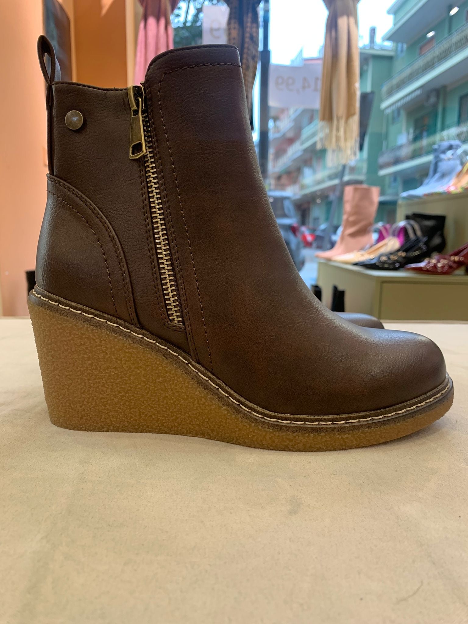 Stivaletto zeppa 2525